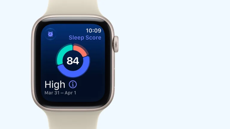 Apple Watch SE 3 in Starlight aluminum with a matching band, showing the Sleep Score screen