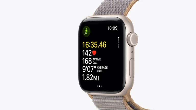 Starlight Apple Watch SE 3 with a gray woven band, showing a running workout with time, heart rate, calories, pace and distance