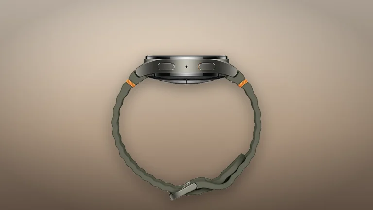 Samsung Galaxy Watch7 40 mm in profile with its two side buttons and the green band closed into a loop